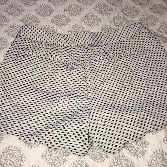 ELLE petal shorts - Picture 2 of 3